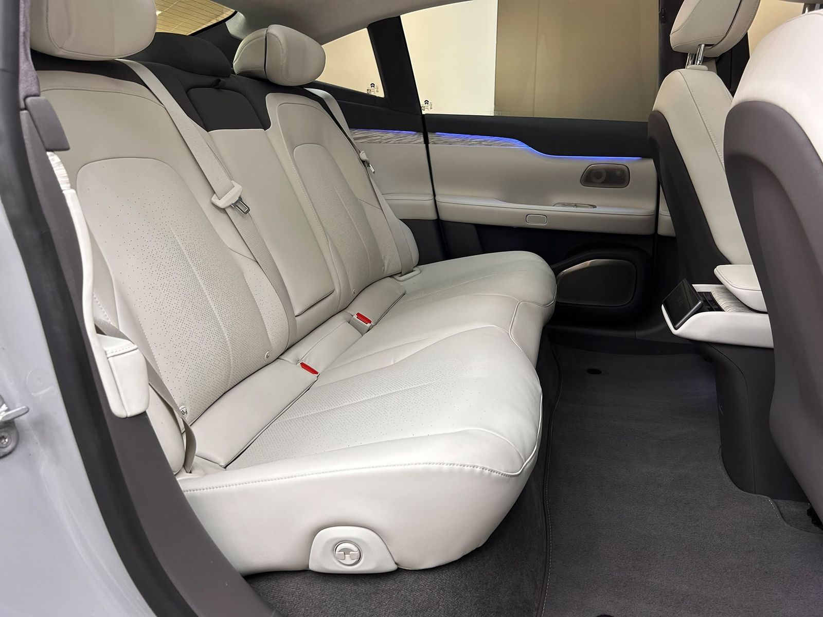 Fahrzeugabbildung NIO ET7 AWD BATTERI INKL PANO+HEAD+360+ACC+LED+AHK+
