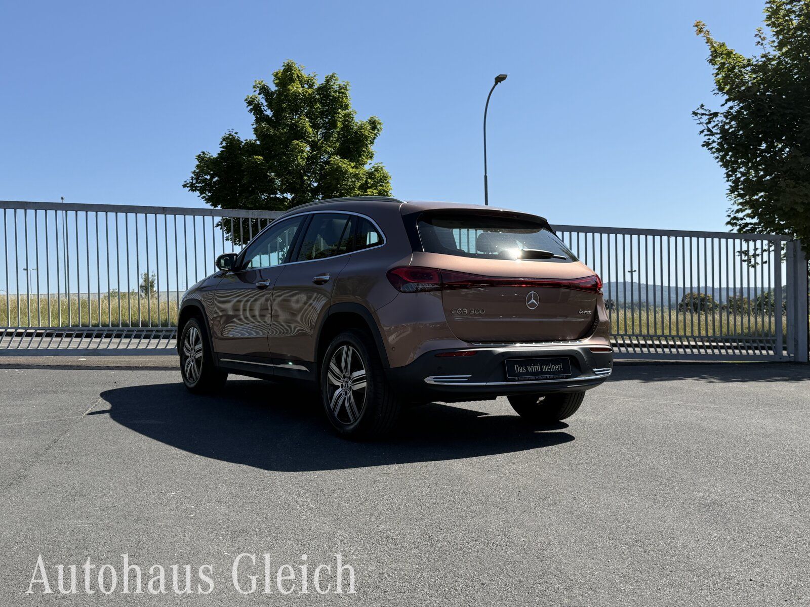 Fahrzeugabbildung Mercedes-Benz EQA 300 Progressive 4Matic Navi/Pano.-Dach/Klima