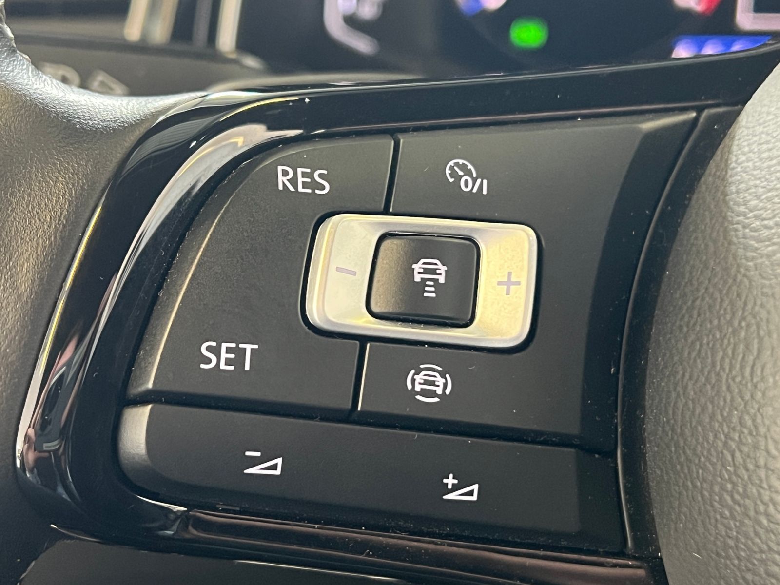 Fahrzeugabbildung Volkswagen T-Roc R 2.0 TSI DSG 4MOTION *Garantie, LED, Kame