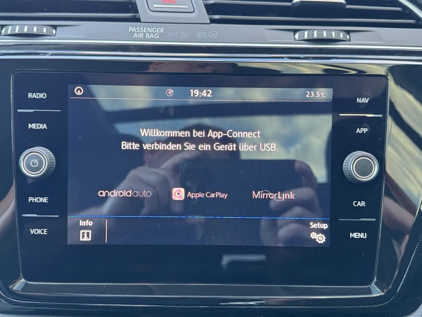 Touran 1.6 TDI "SOUND" *LED*NAVI*PANO*7SITZE*