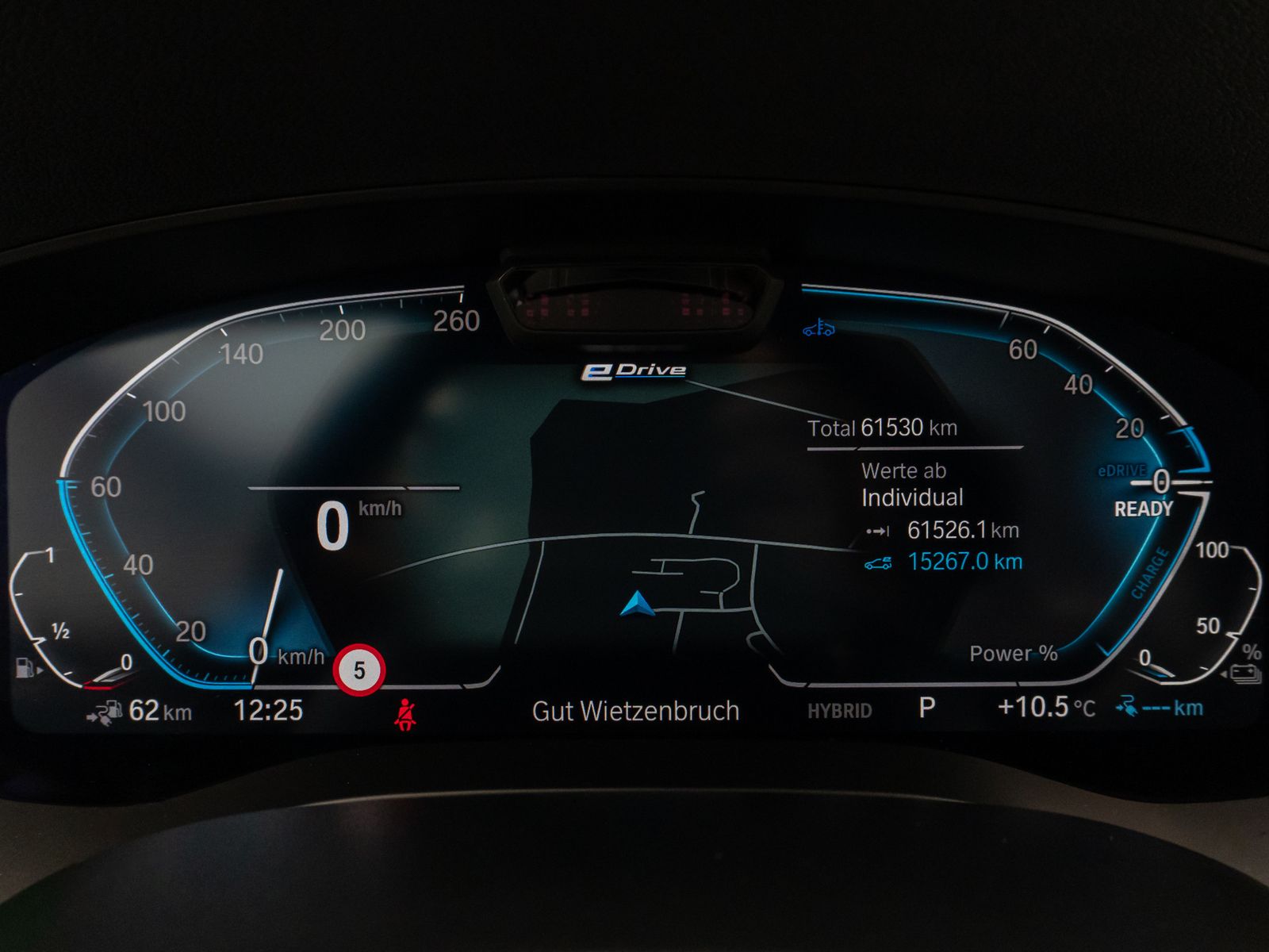 Fahrzeugabbildung BMW 530e Kamera DAB WLAN CockPitPro ACC Alarm LED