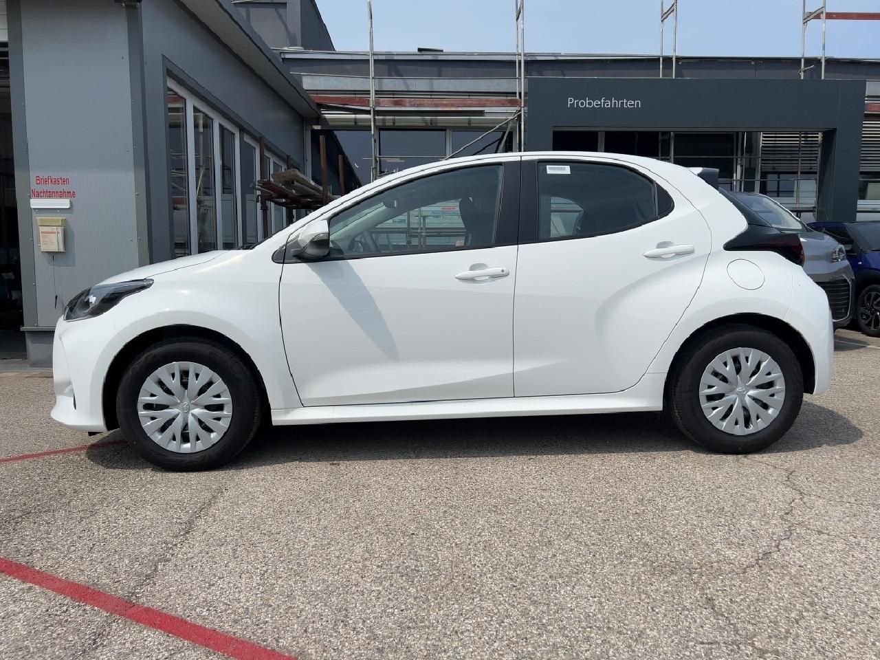 Fahrzeugabbildung Toyota Yaris 1,5 Hybrid Business Edition