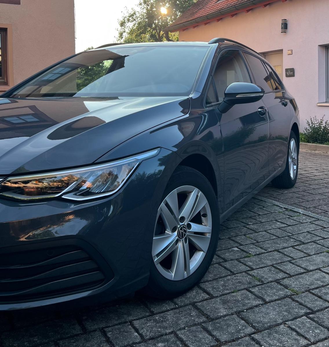 Volkswagen Golf 8 Variant (1.0 TSI OPF Life), миниатюра 3