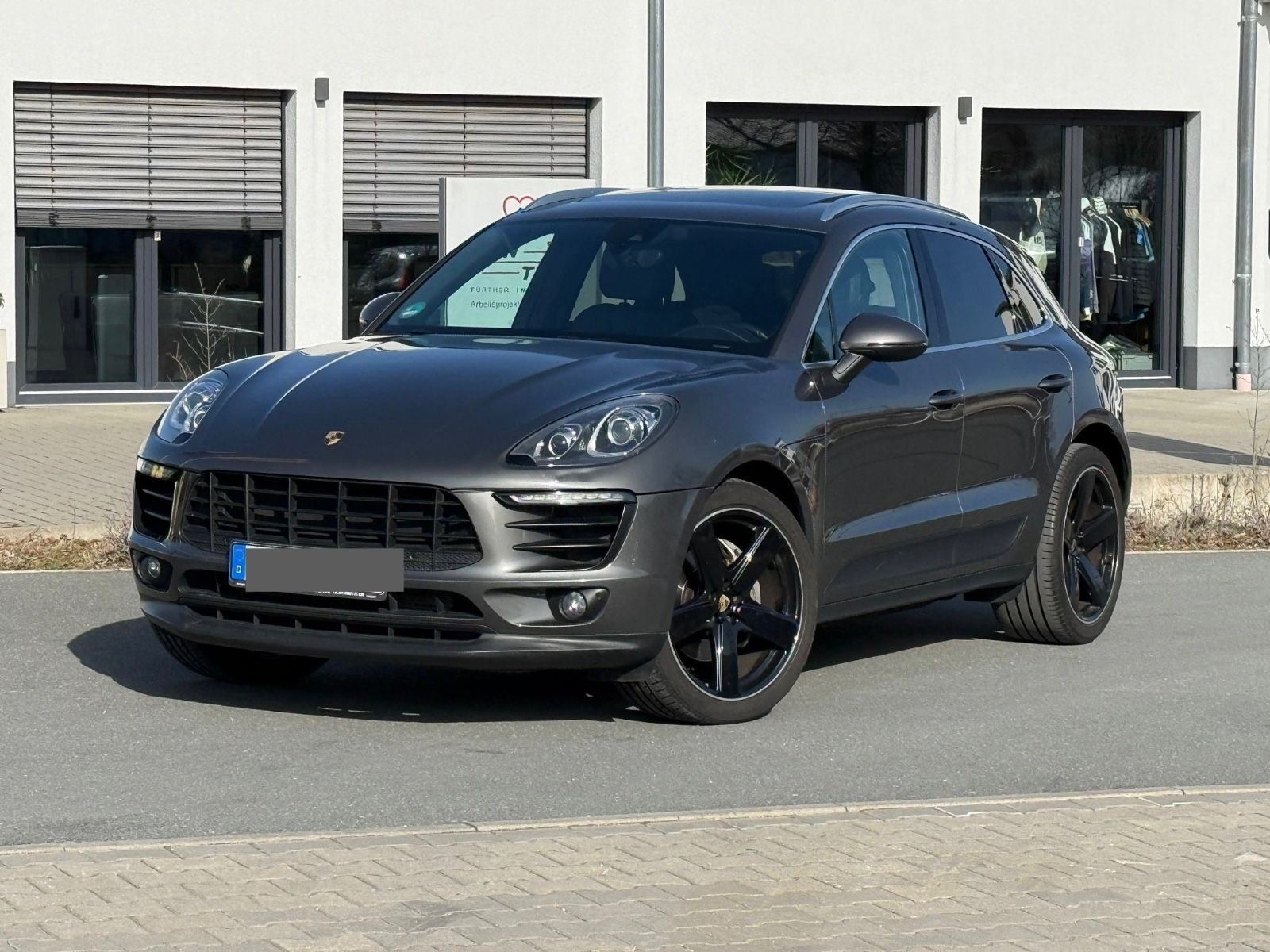 PORSCHE Macan