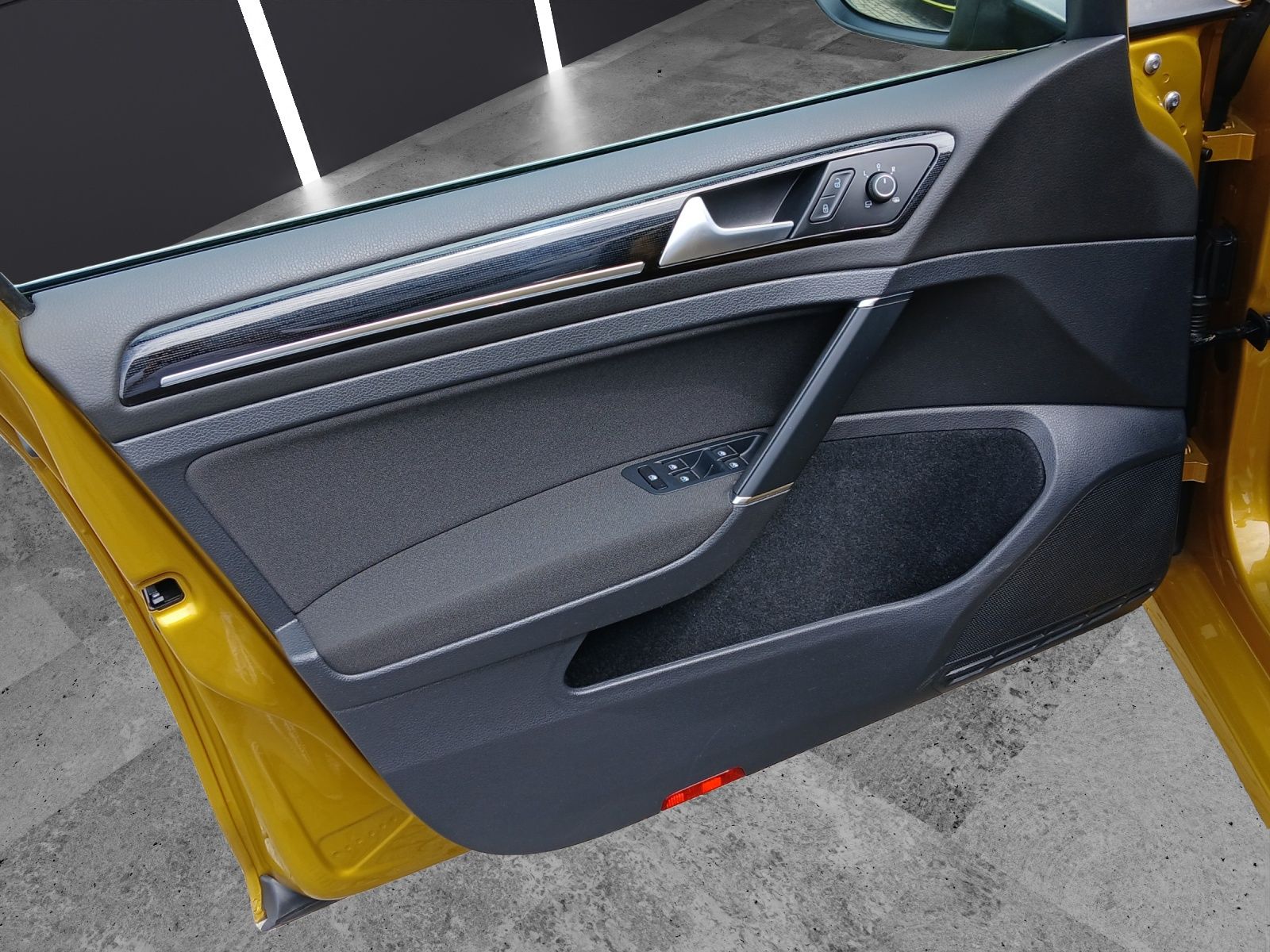 Fahrzeugabbildung Volkswagen Golf VII Variant TSI Highline LED Navi ACC SHZ R