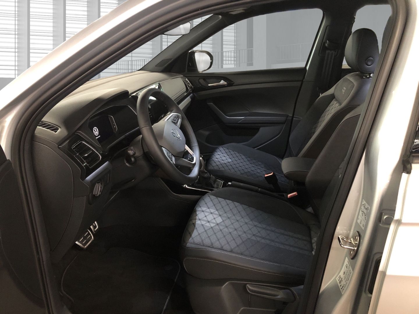 Fahrzeugabbildung Volkswagen T-Cross R-Line 1.5 TSI ACT DSG Sportpaket AHK-ab