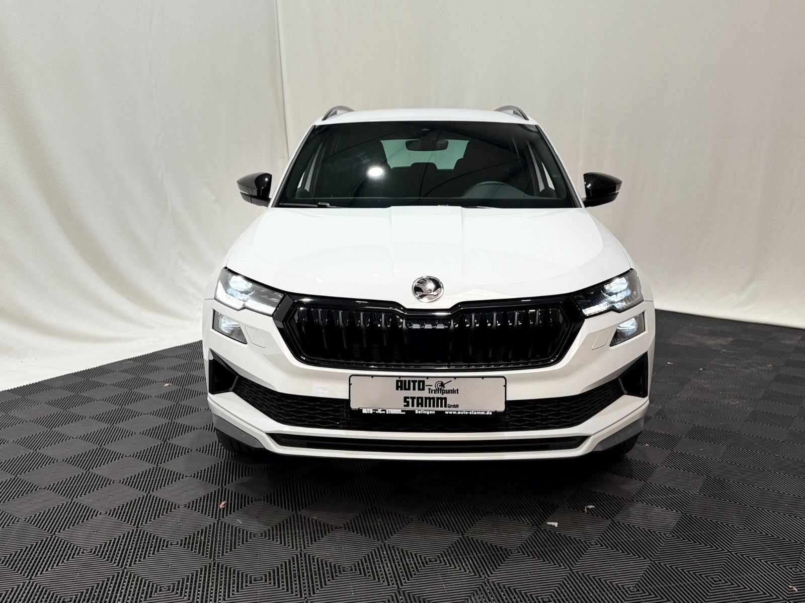 Fahrzeugabbildung SKODA Karoq 1.5TSI/DSG/Sportline/ACC/LED MATRIX