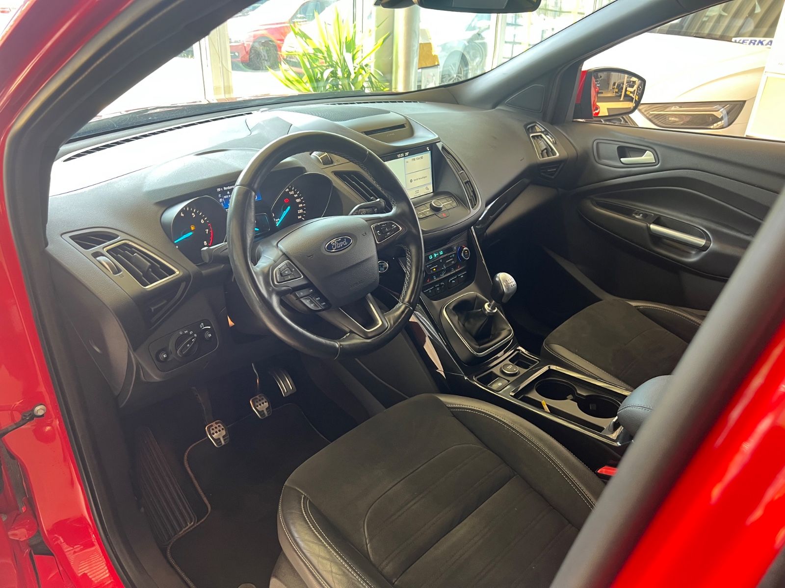 Fahrzeugabbildung Ford Kuga ST-Line * ROT/SCHWARZ *