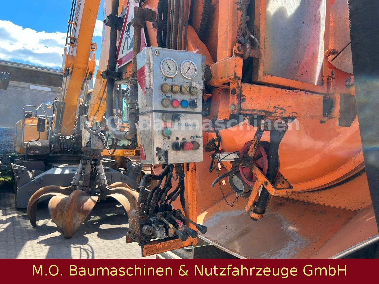 Fahrzeugabbildung Mercedes-Benz Actros 2636/Euro 5/6x4/12,6 m³ Leistikow / Uraca