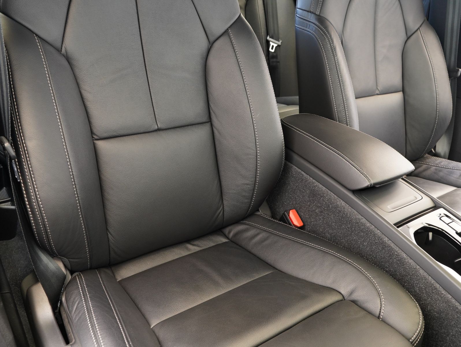 Fahrzeugabbildung Volvo XC40 B4 B R Design LED/NAVI/ACC/LEDER/360°
