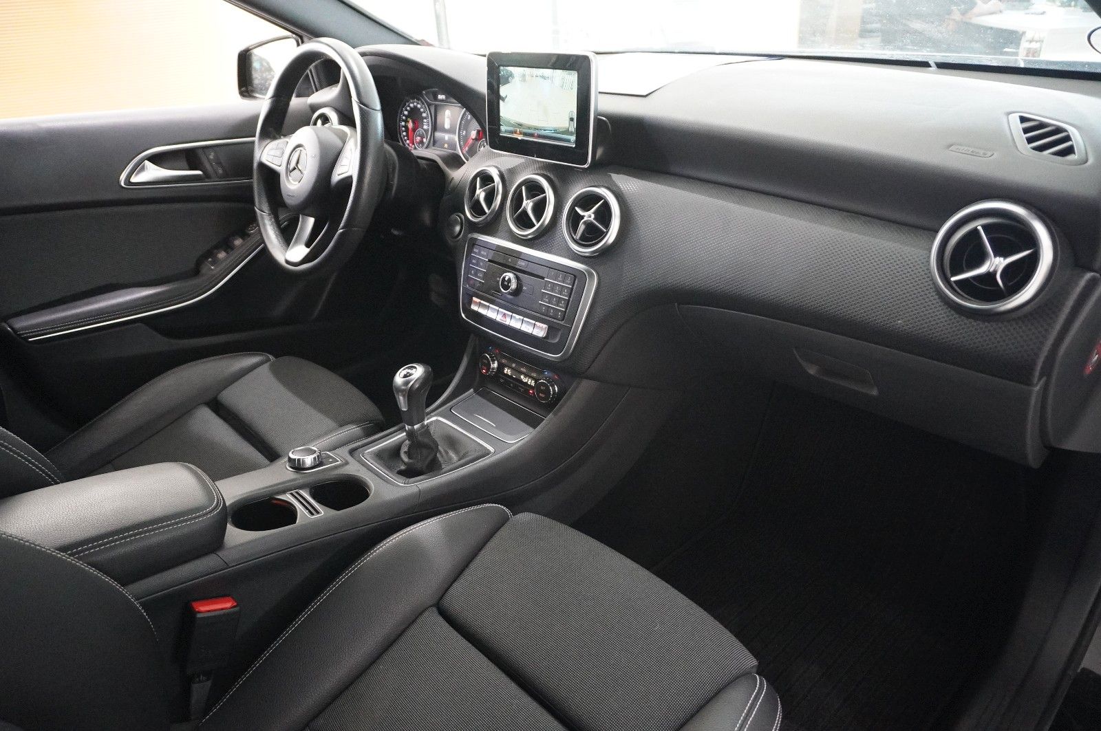 Fahrzeugabbildung Mercedes-Benz A 200 CDI AMG LINE NAVI/LED/KAMERA/SPORT/SHZ/PDC