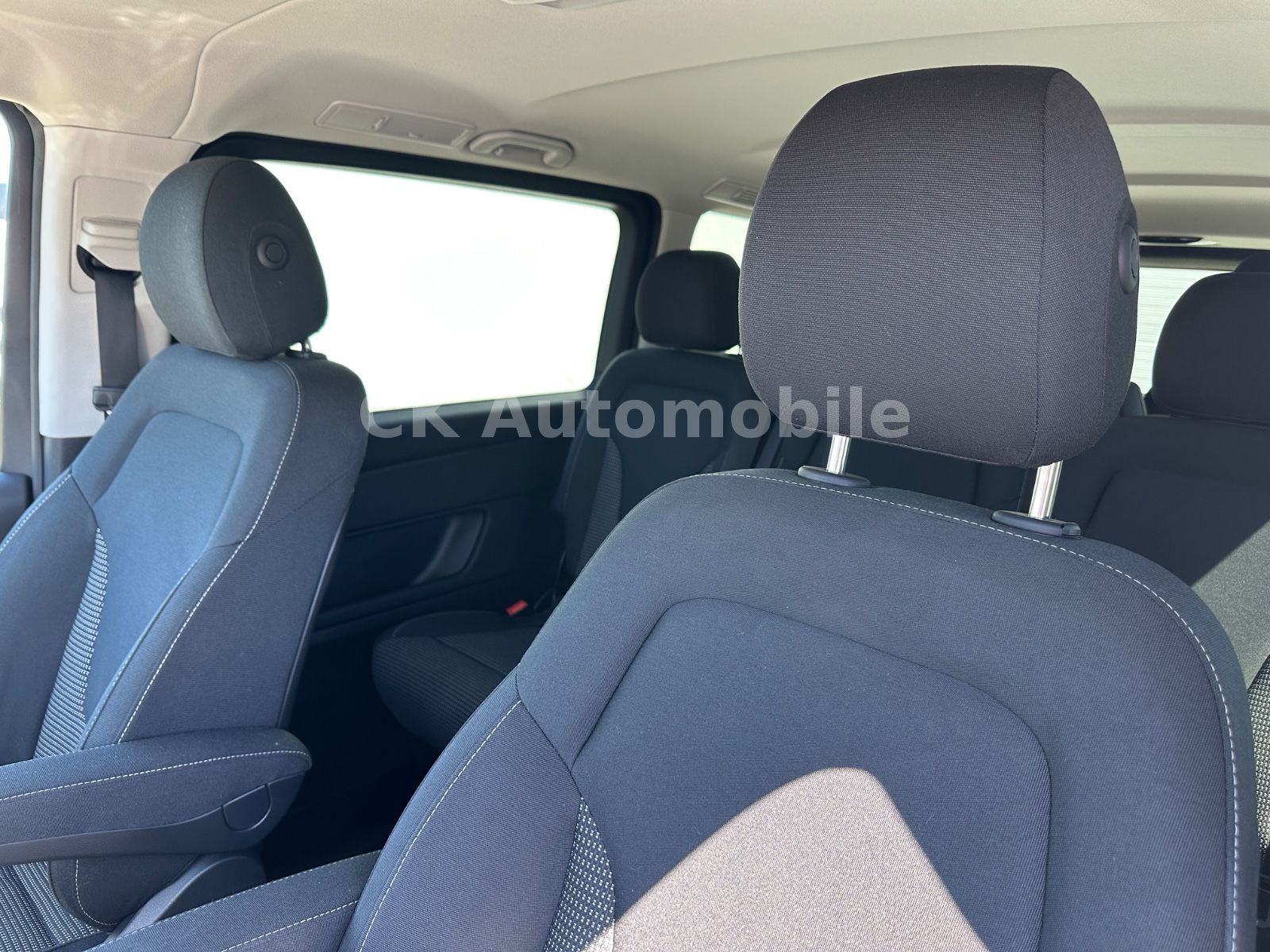 Fahrzeugabbildung Mercedes-Benz V 300d EDITION 4MATIC lang/7 Sitze/Navi/LED/AHK