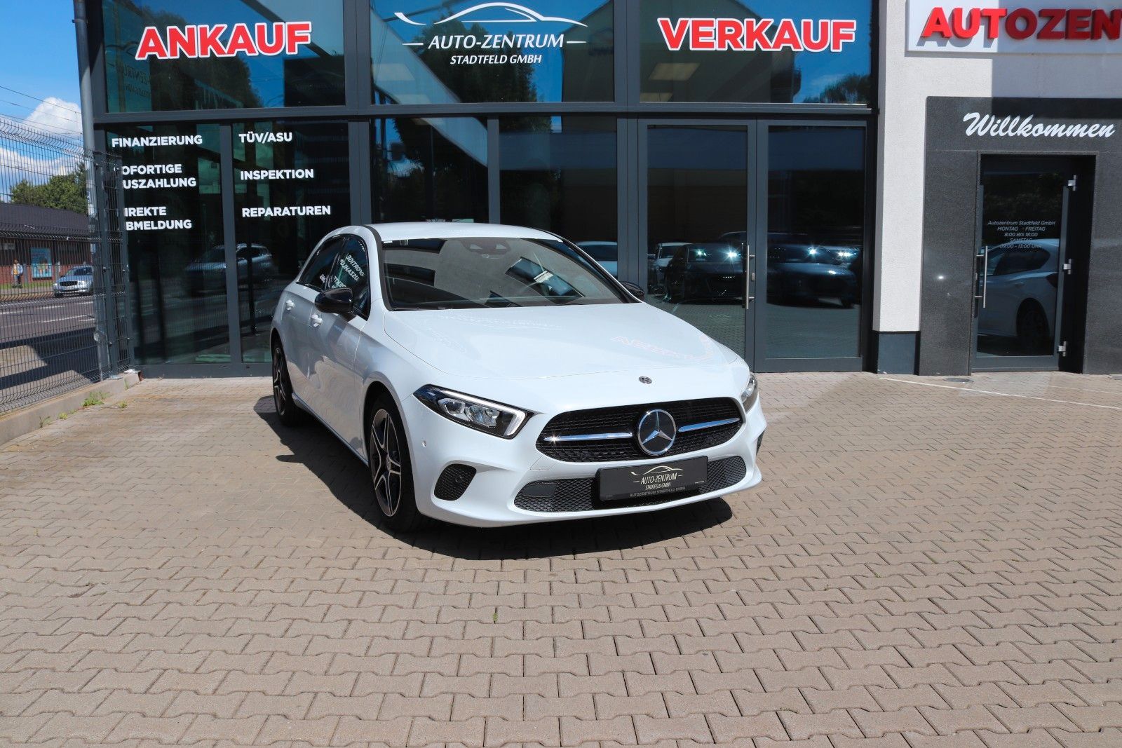 MERCEDES-BENZ A 200 Lim. MBUX AMG Night LED Kamera SHZ Klima