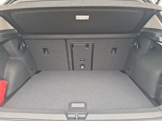 Fahrzeugabbildung Volkswagen Golf VIII Move LED AID RFK Climatronic SH LM