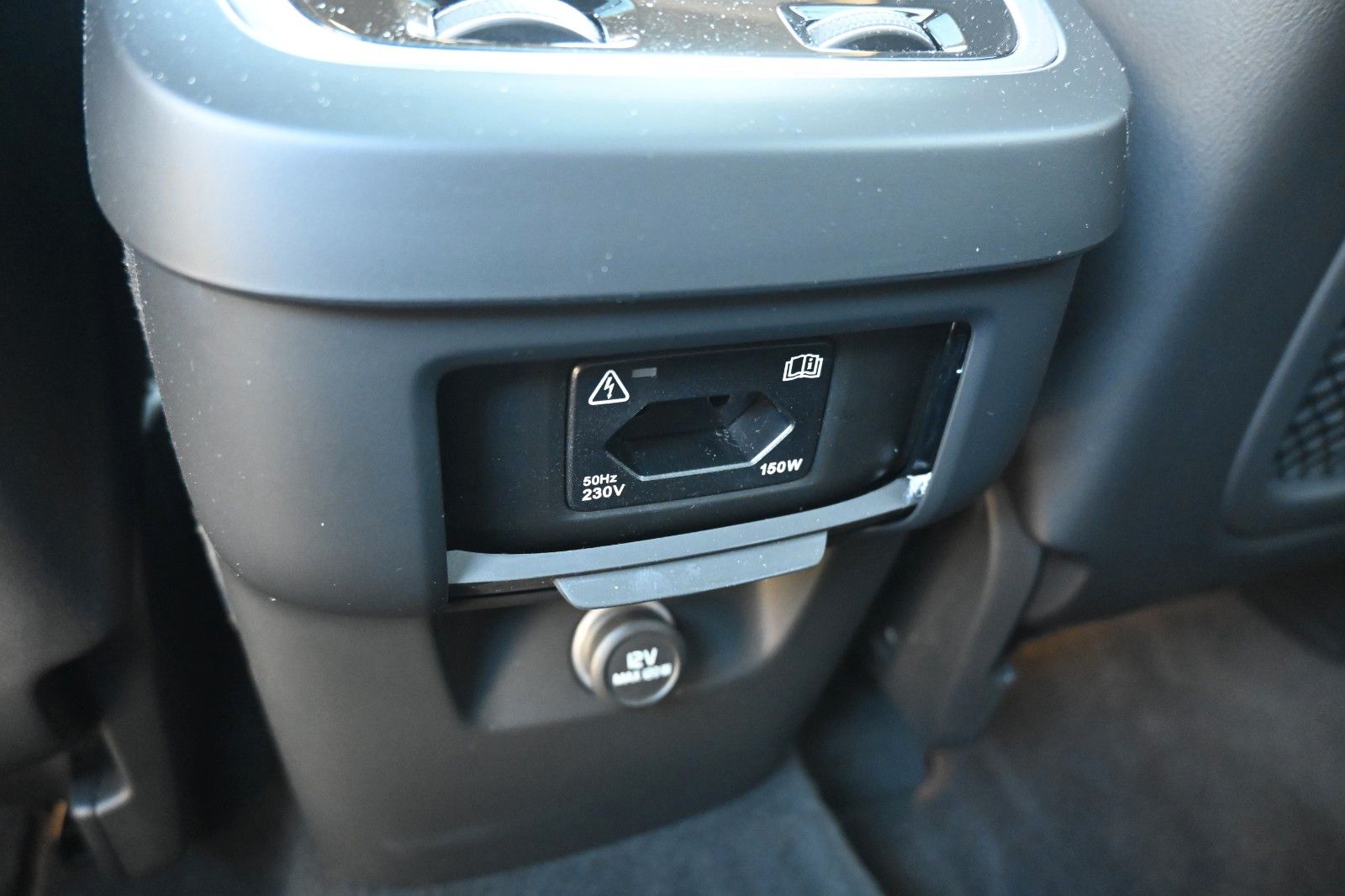 Fahrzeugabbildung Volvo XC90 D5 AWD Autom. Inscription*LUFT*360°*AHK*7-S