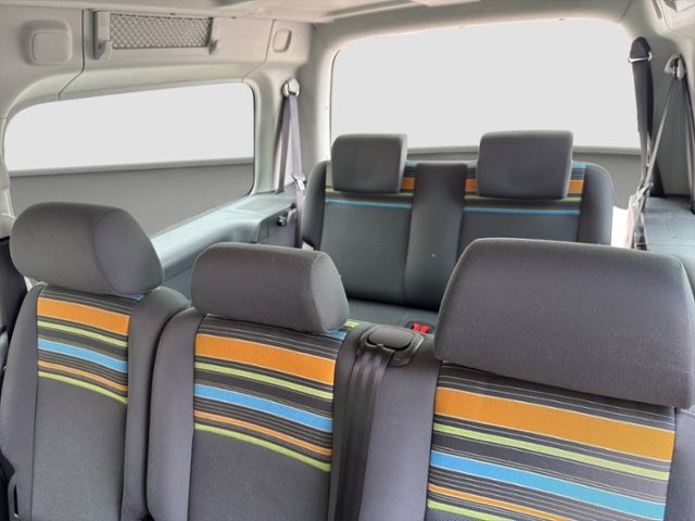 Fahrzeugabbildung Volkswagen Caddy Maxi Rollstuhlrampe 7 Sitzer