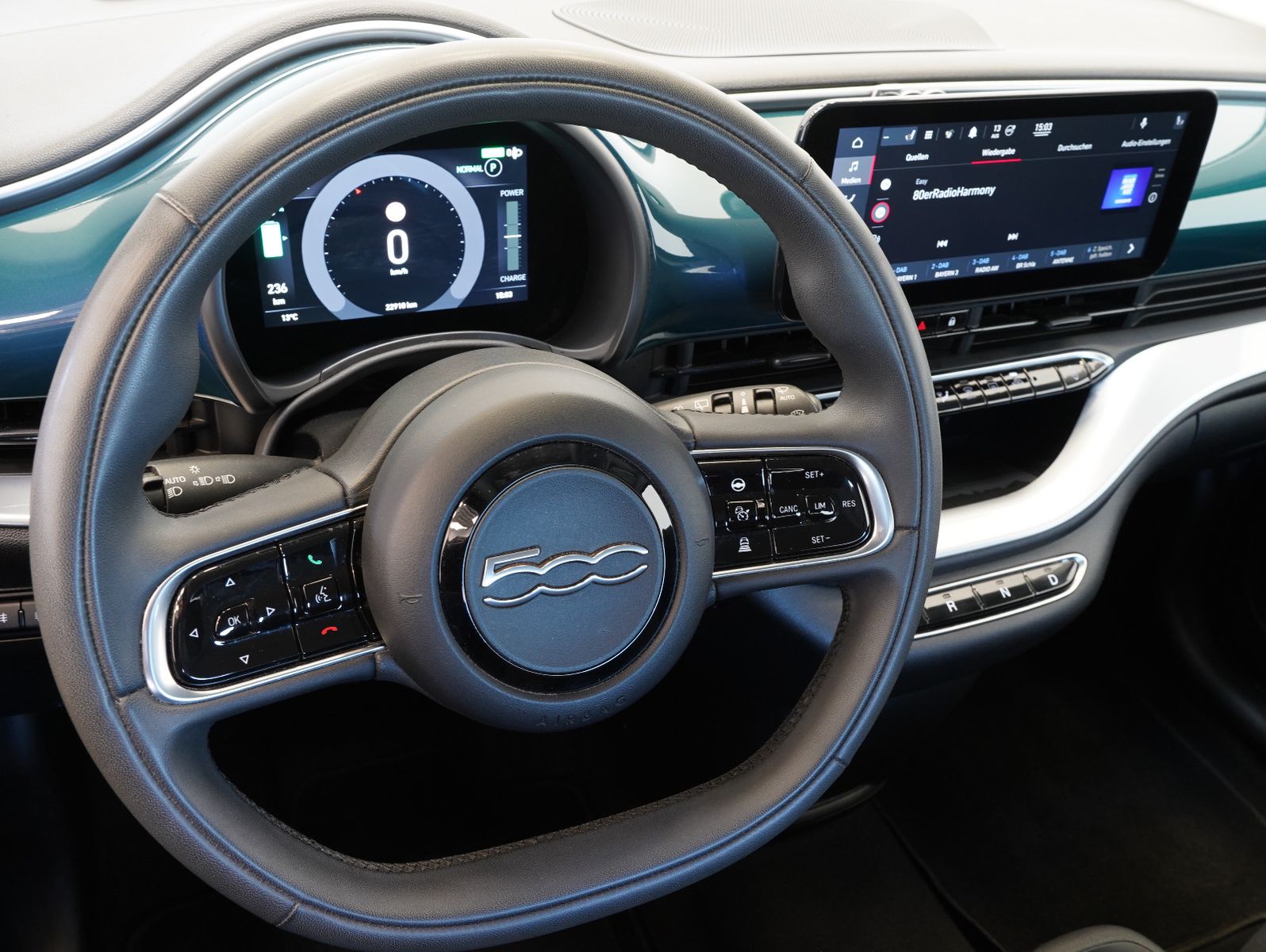 Fahrzeugabbildung Fiat 500e Icon 87KW/42kWh/DC-LADEN/CARPLAY/DAB/SOH