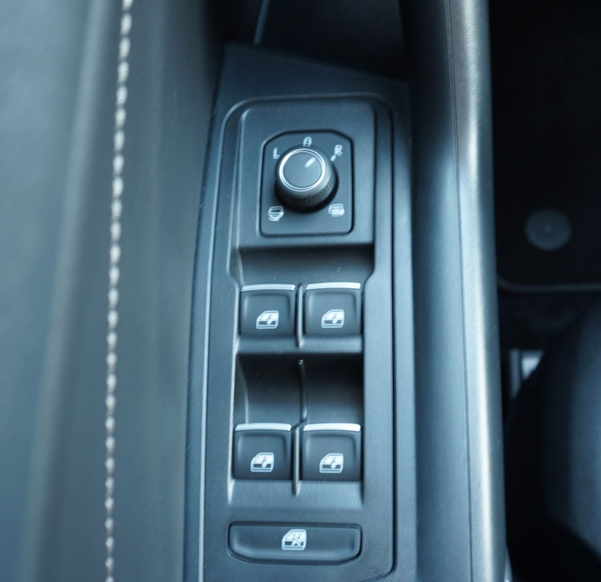 Fahrzeugabbildung Volkswagen T-Roc Style, Kamera, Navi, AHK, LED, IQ.Drive+WR