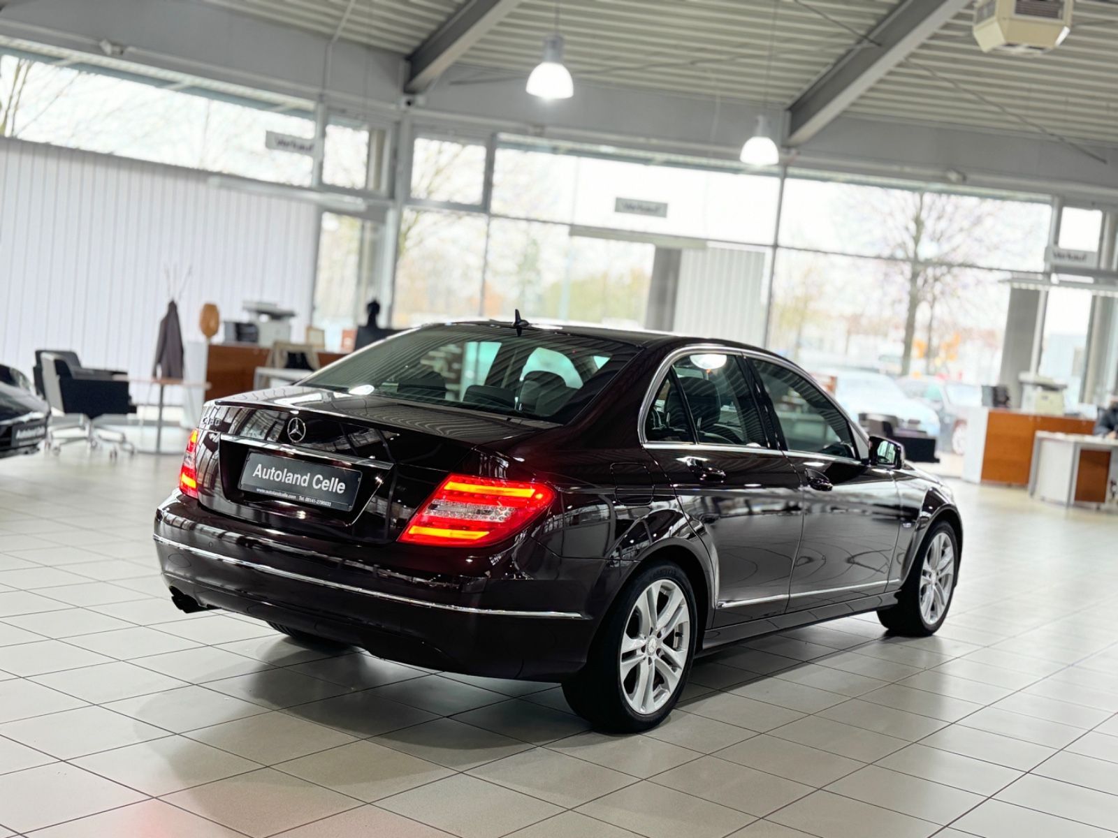 Fahrzeugabbildung Mercedes-Benz C 180 Avantgarde BlueEfficiency Navi Sitzhz PDC