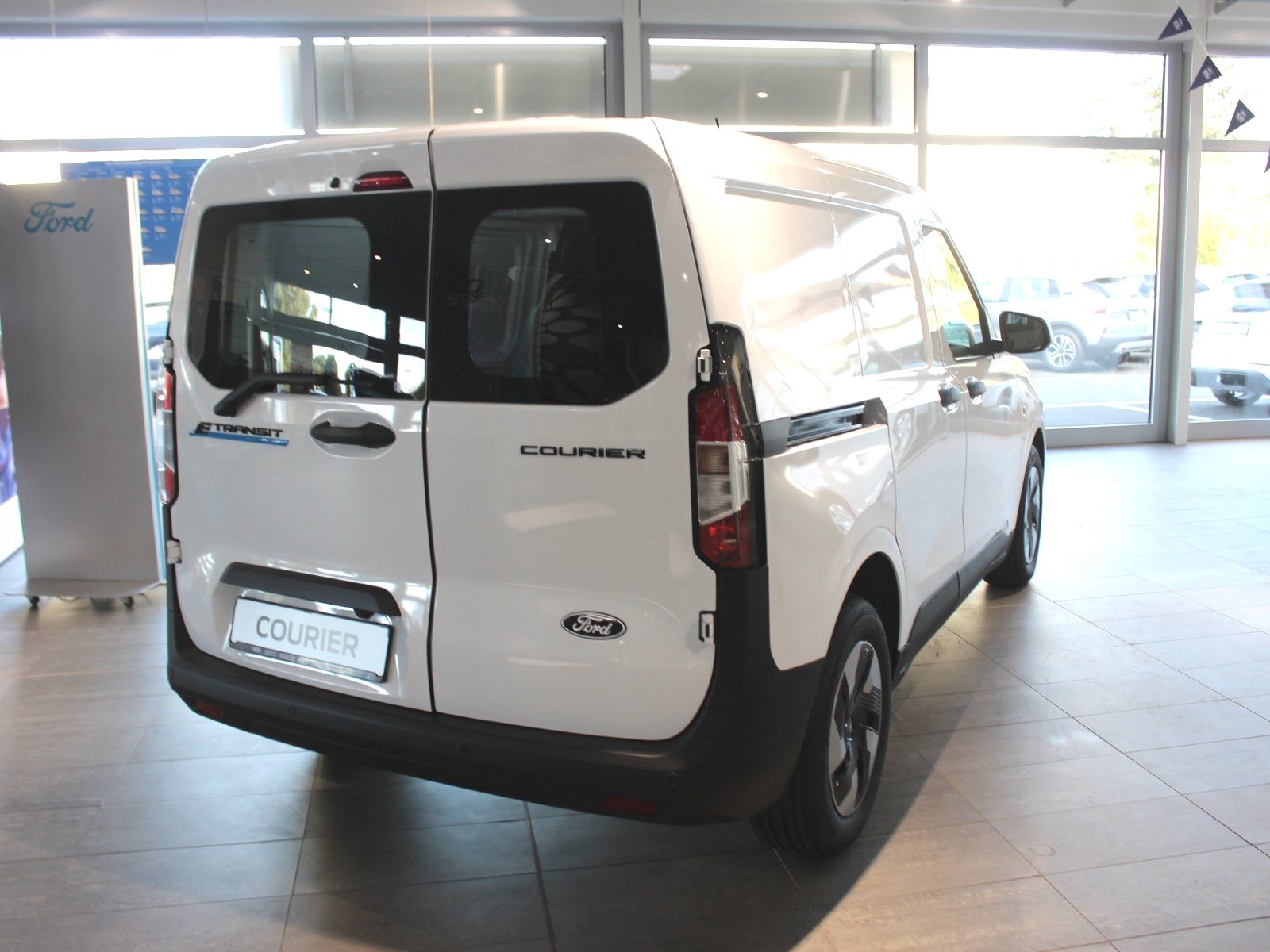 Fahrzeugabbildung Ford Transit Courier BEV Trend