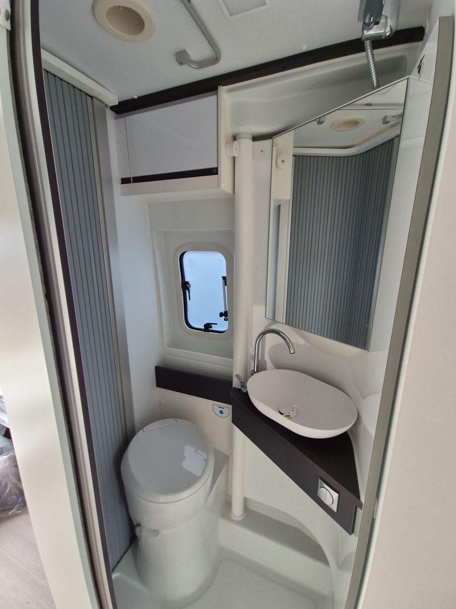 Fahrzeugabbildung Adria Twin Supreme 600 SX Markise,Radio,Lith,Solar,LED