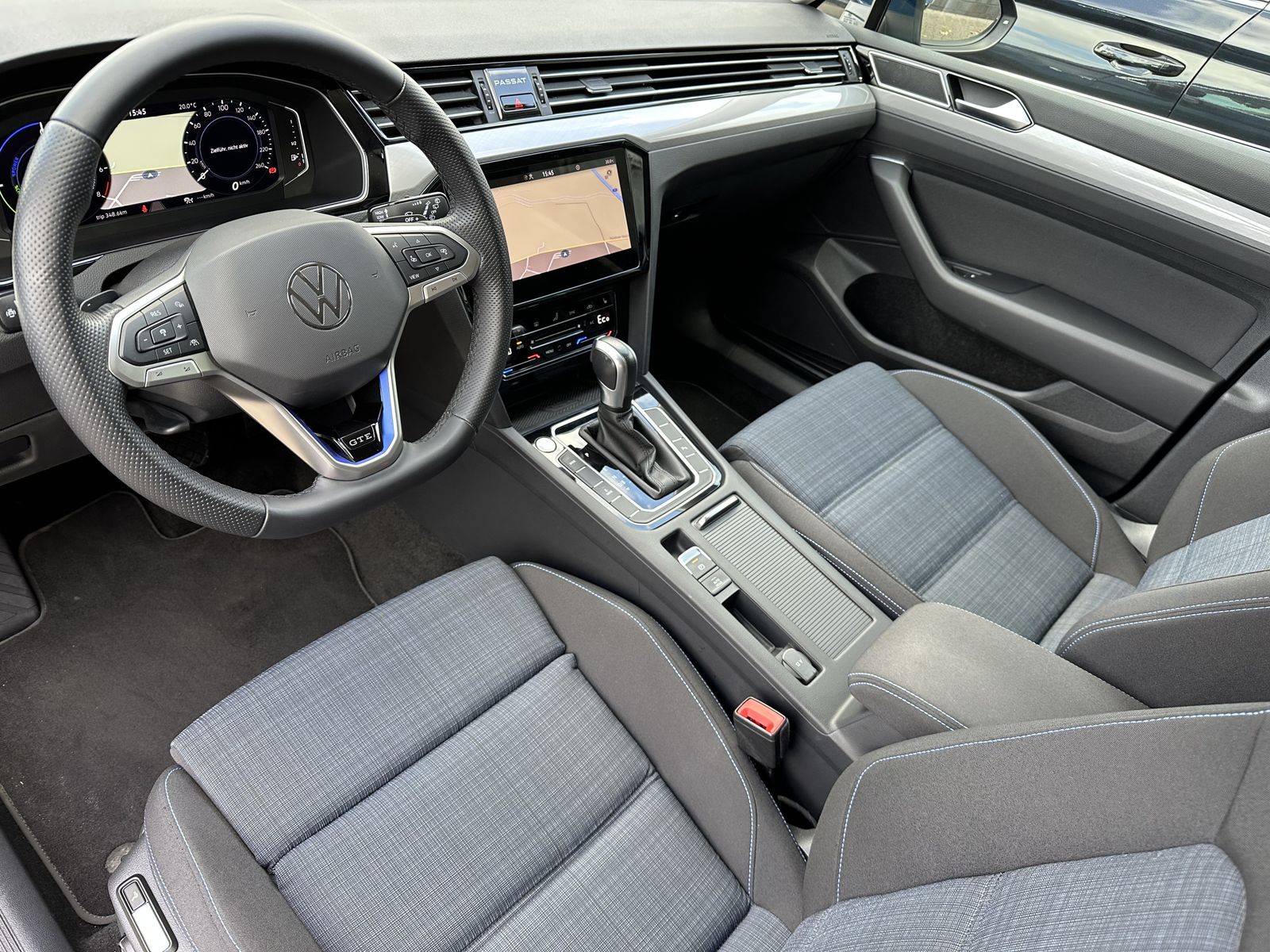 Fahrzeugabbildung Volkswagen Passat Variant 1.4 TSI DSG GTE NAV+LED+ACC+VCOCK