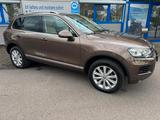 Volkswagen Touareg NAVI BI-XENON LEDER AHK LUFTFEDERUNG - gebrauchte VW Touareg aus dem Jahr 2014
