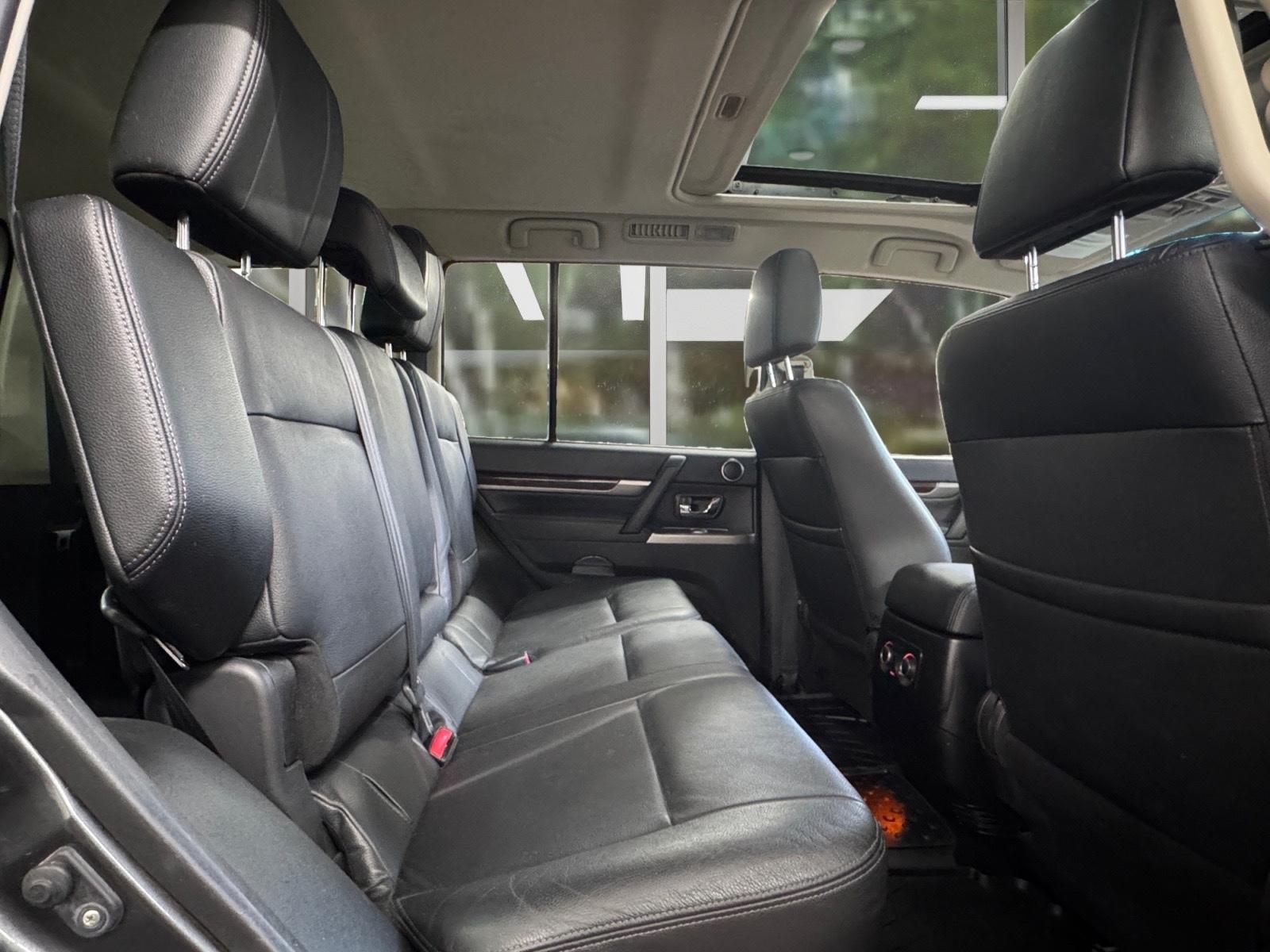 Mitsubishi Pajero 3.2 DI-D 200 ch BVA 4x4 / 7 places / Toit ouvrant / Cuir / Caméra de recul