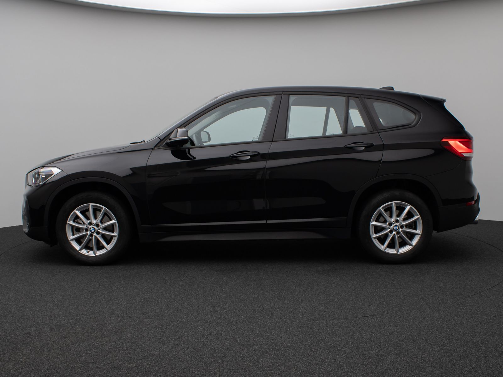 Fahrzeugabbildung BMW X1 sD20i Kamera HUD DAB Alarm Geschwindigkeitsre