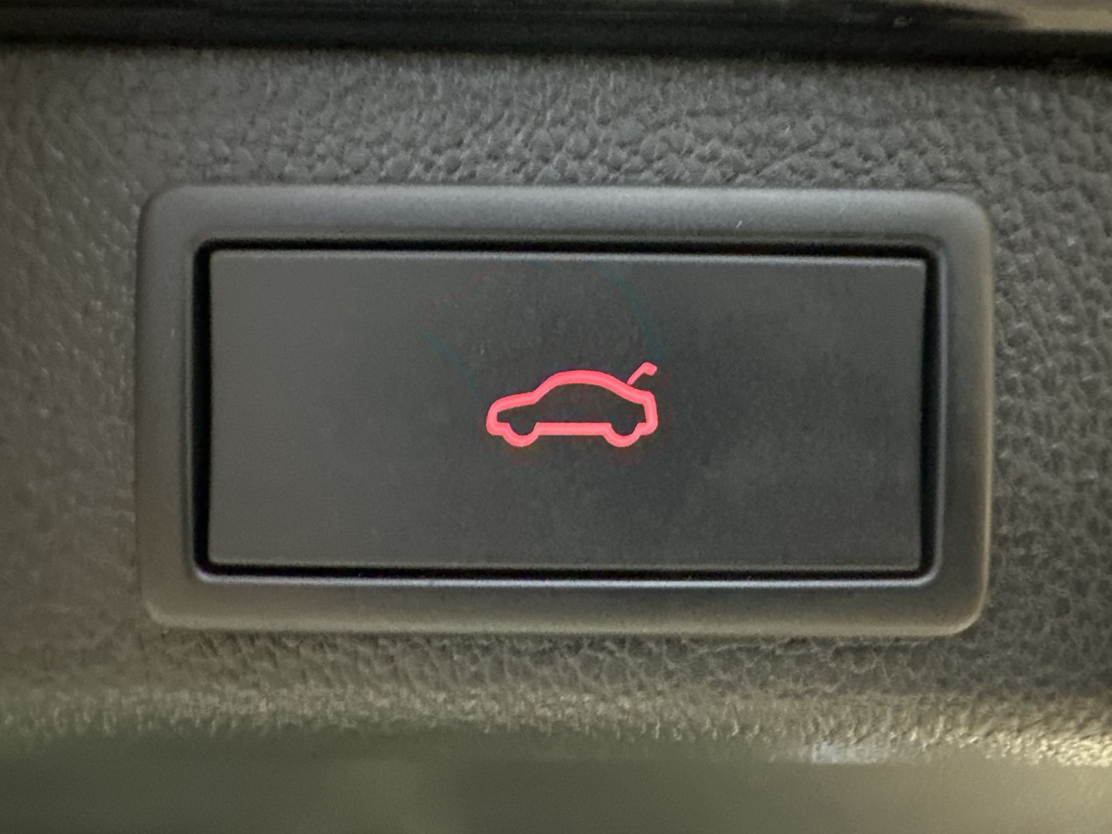 Fahrzeugabbildung SKODA Superb Combi 2.0 TDI DSG L&K NAV+LED+AHK+19ZOLL