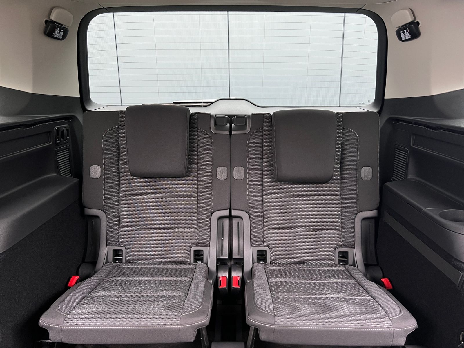 Fahrzeugabbildung Volkswagen Touran Comfortline 1.5 TSI DSG *LED, AHK, 7 Sitz