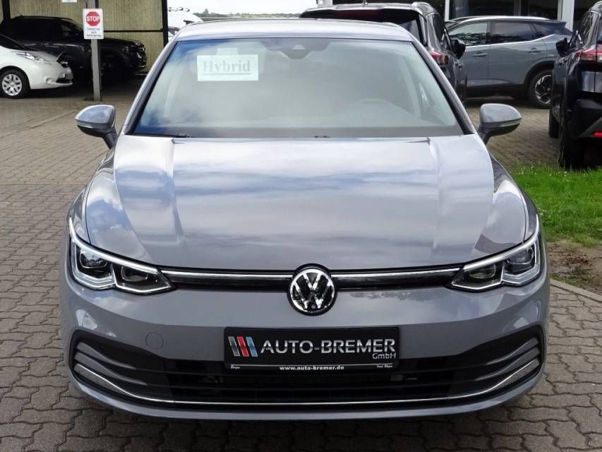 Fahrzeugabbildung Volkswagen Golf VIII 1.4 eHybrid Style  8-fach bereift