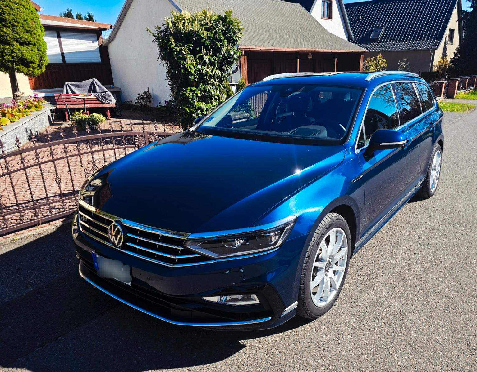 Volkswagen Passat Variant R-Line 4M - Werksgarantie 02/27