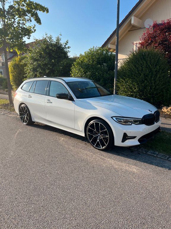 Image of BMW 330