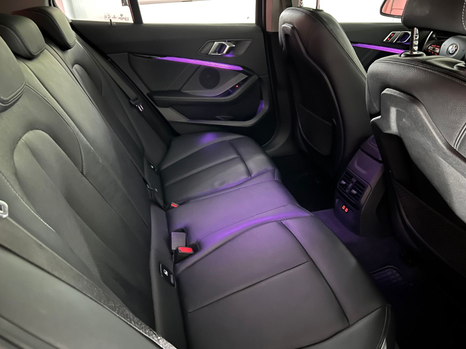 Fahrzeugabbildung BMW 120 d xDrive LUXURY LINE/LED/HuD/VRTL PIT/PANO