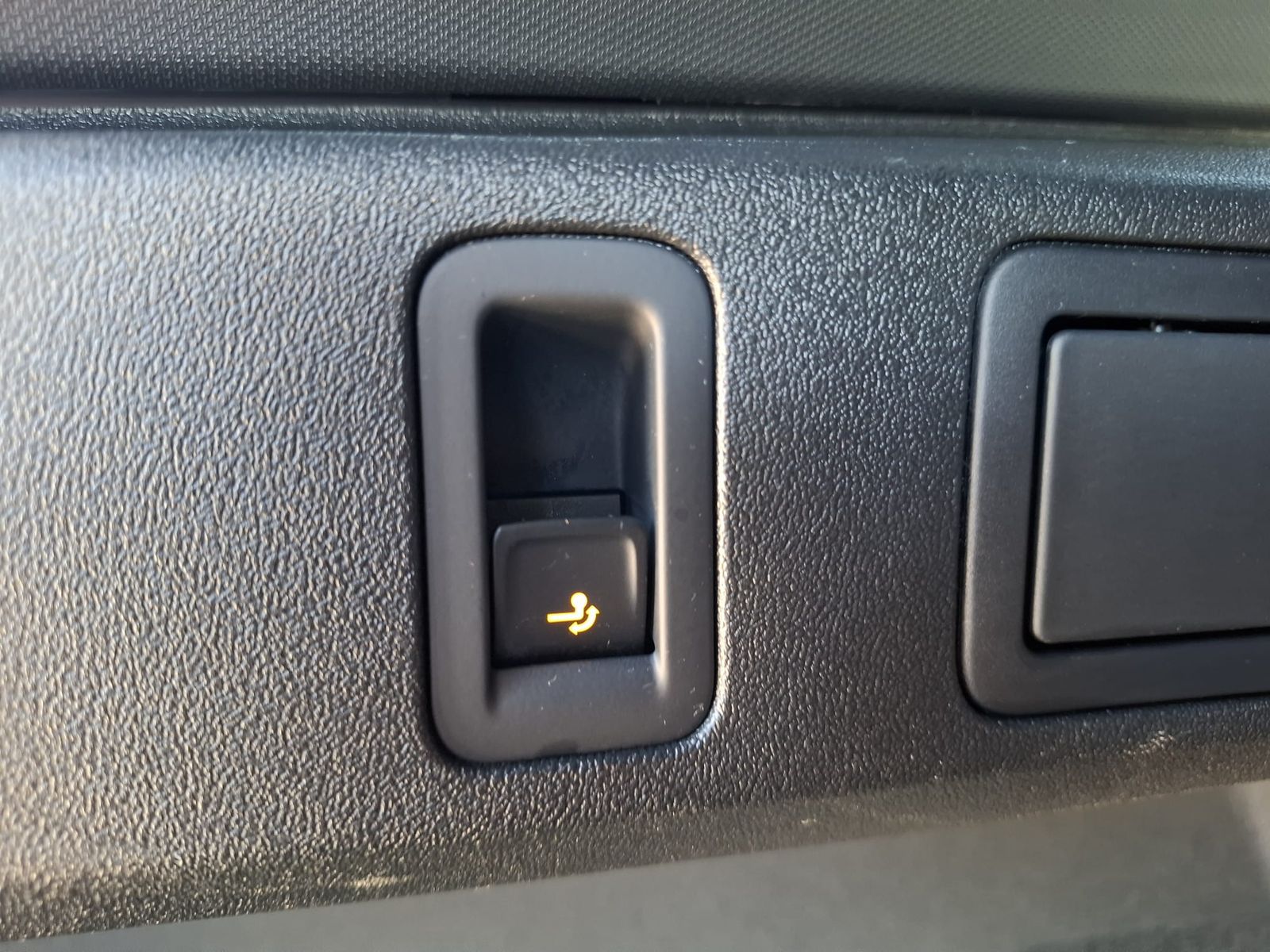 Fahrzeugabbildung Volkswagen Tiguan 2.0 TDI 4M R-Line BLACK*PAN*HK*AHK*MATRIX