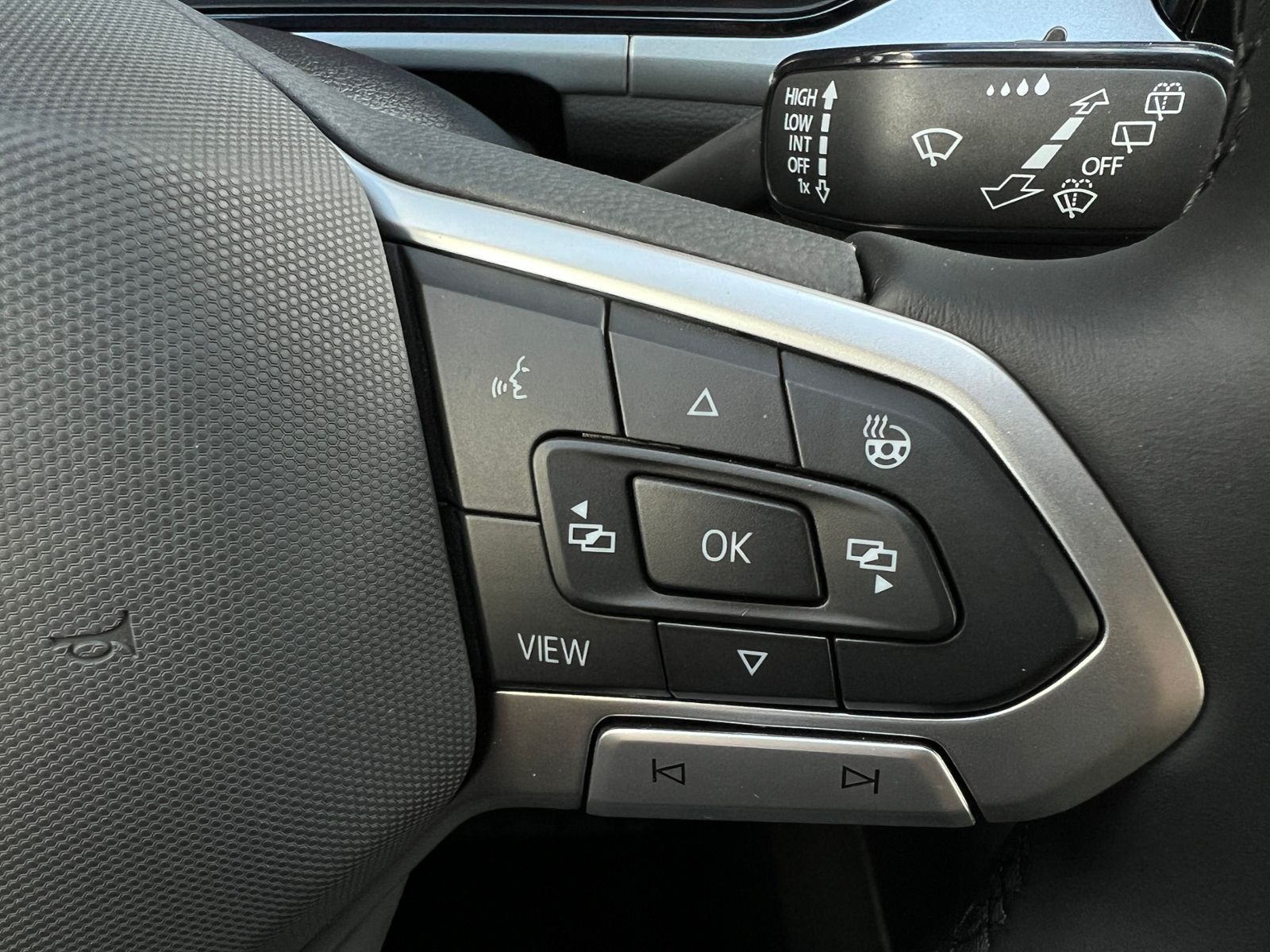 Fahrzeugabbildung Volkswagen T-Roc Life 1.0 TSI *LED, ACC, Kamera, 17''-LM*