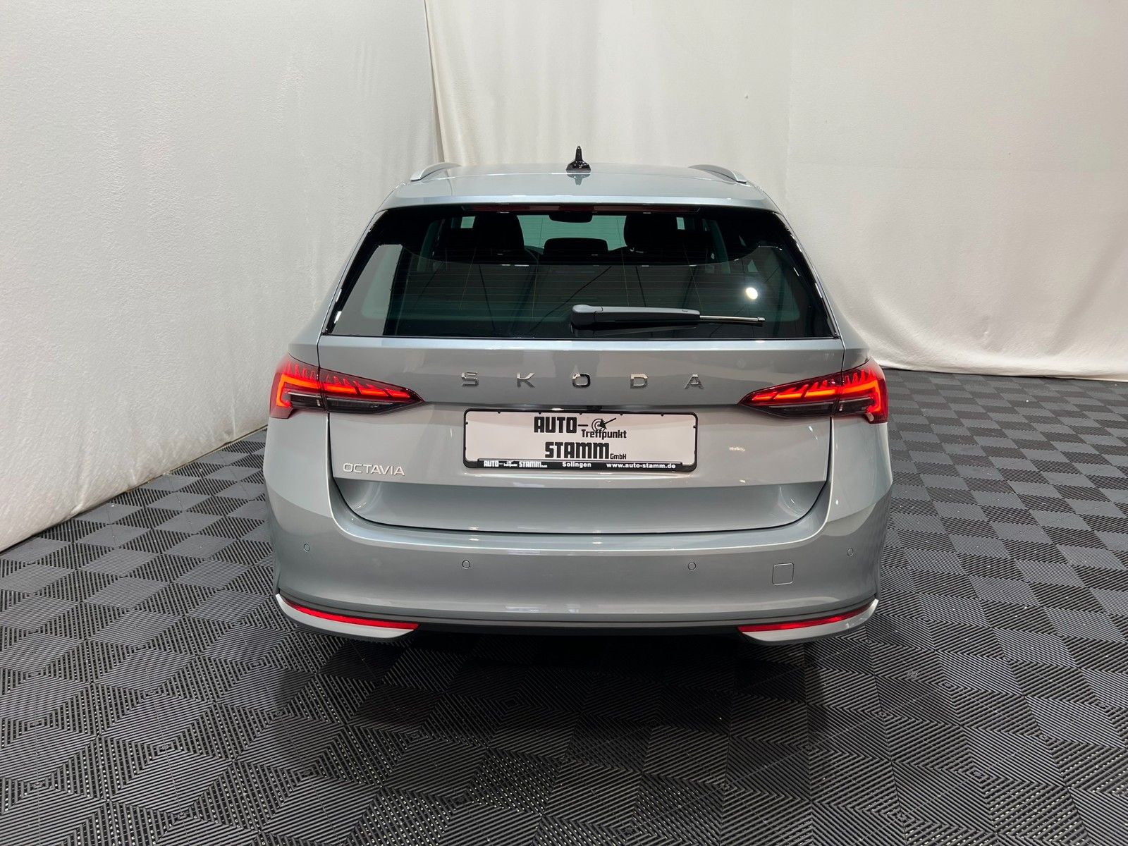 Fahrzeugabbildung SKODA Octavia 2.0 TDI 110kW DSG Selection Combi