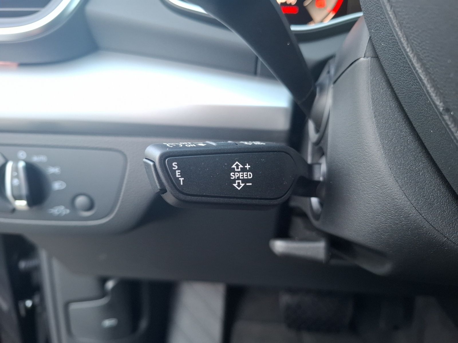 Fahrzeugabbildung Audi Q5 50 TDI quattro S-line Matrix AHK Navi AVC RFK