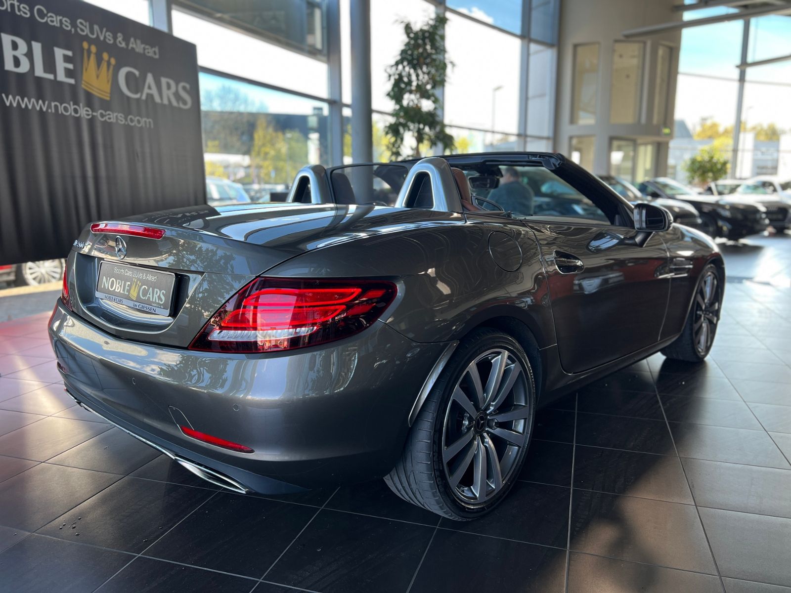 Fahrzeugabbildung Mercedes-Benz SLC 200 LED LEDER NAV SHZ PDC 18"