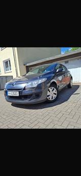Renault Megane  2012 - Renault Megane aus 2012 mit Benzin-Antrieb: Kombi