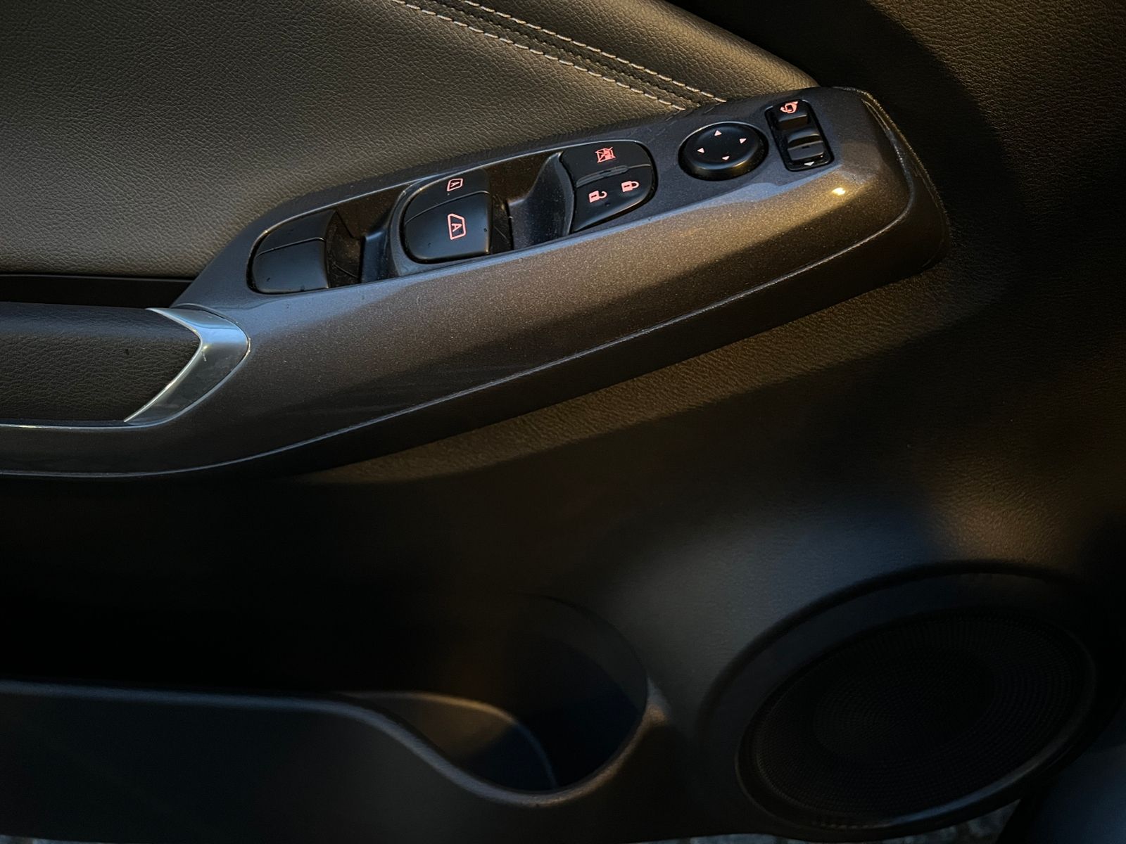 Fahrzeugabbildung Nissan Juke Tekna 1.0 DIG-T Automatik *BOSE, LED, 19" L