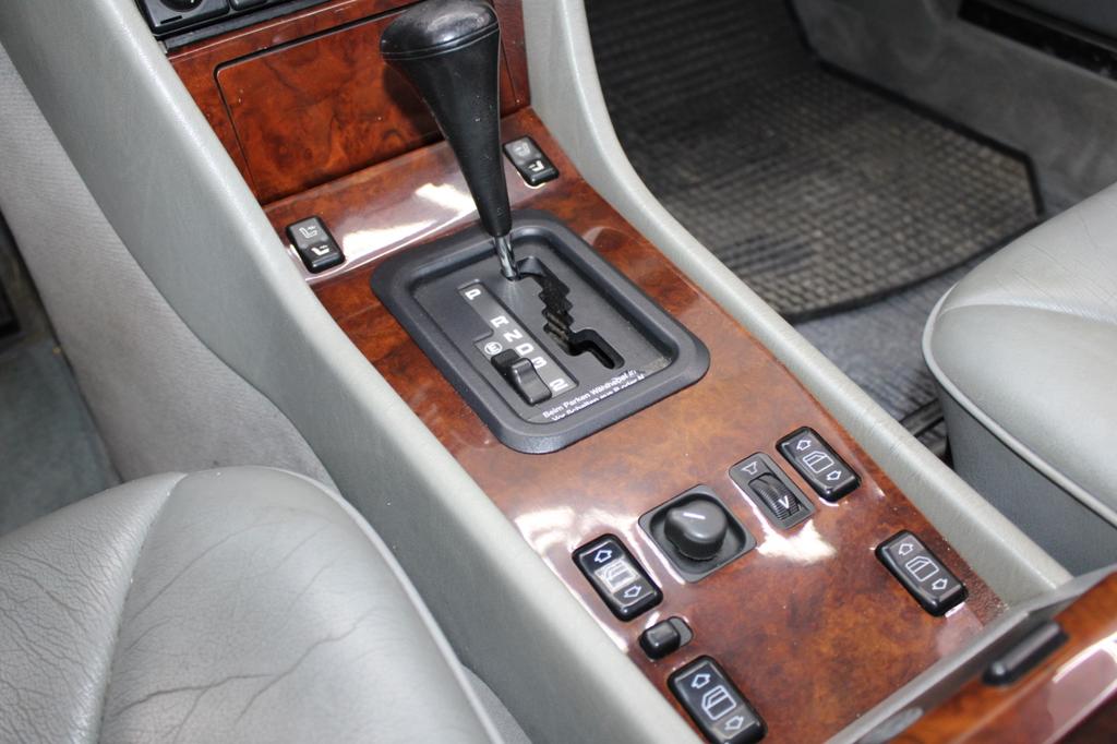 Mercedes-Benz CE 220