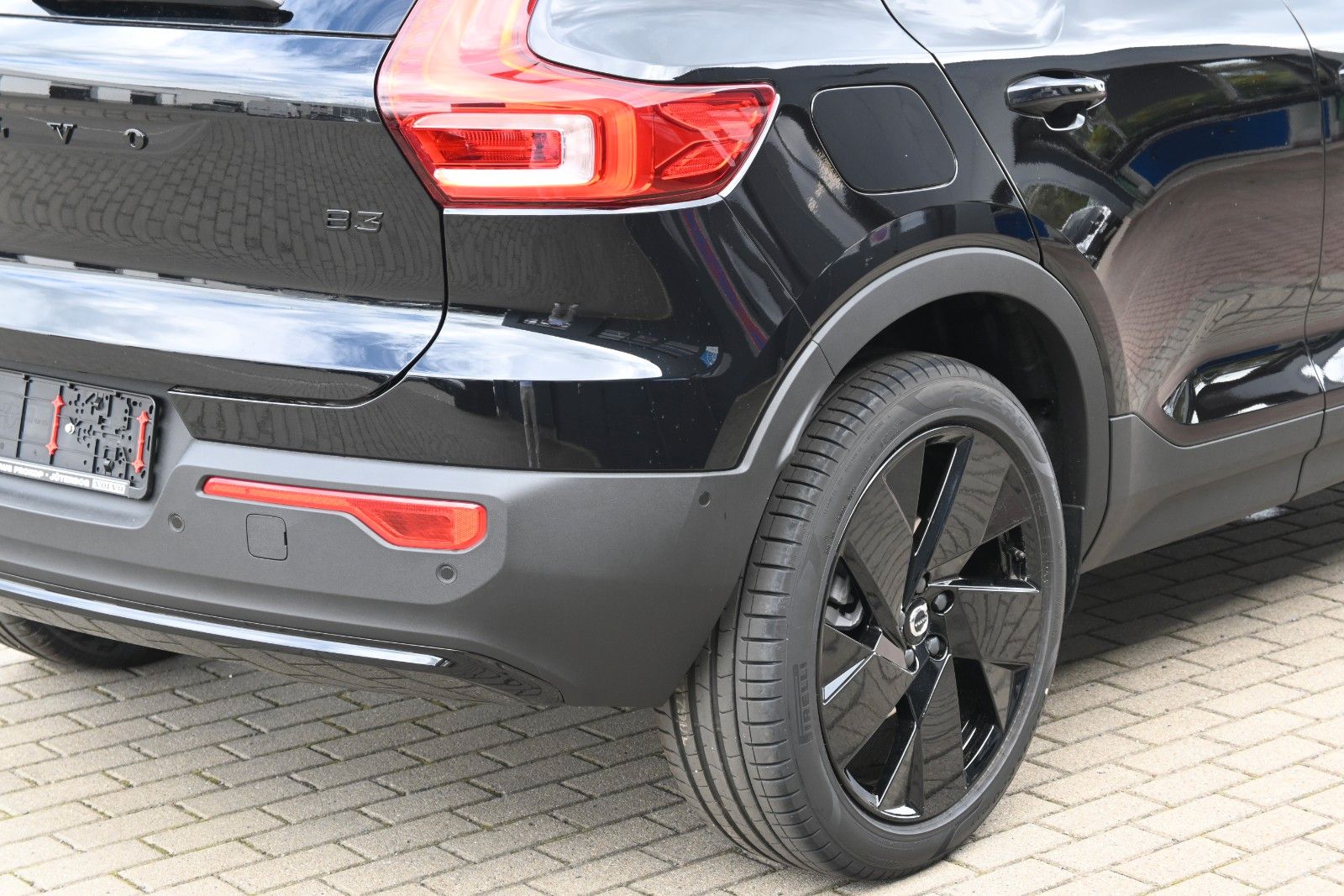 Fahrzeugabbildung Volvo XC40 B3 Plus Black Edition*LED*360*H&K*BLIS*20"