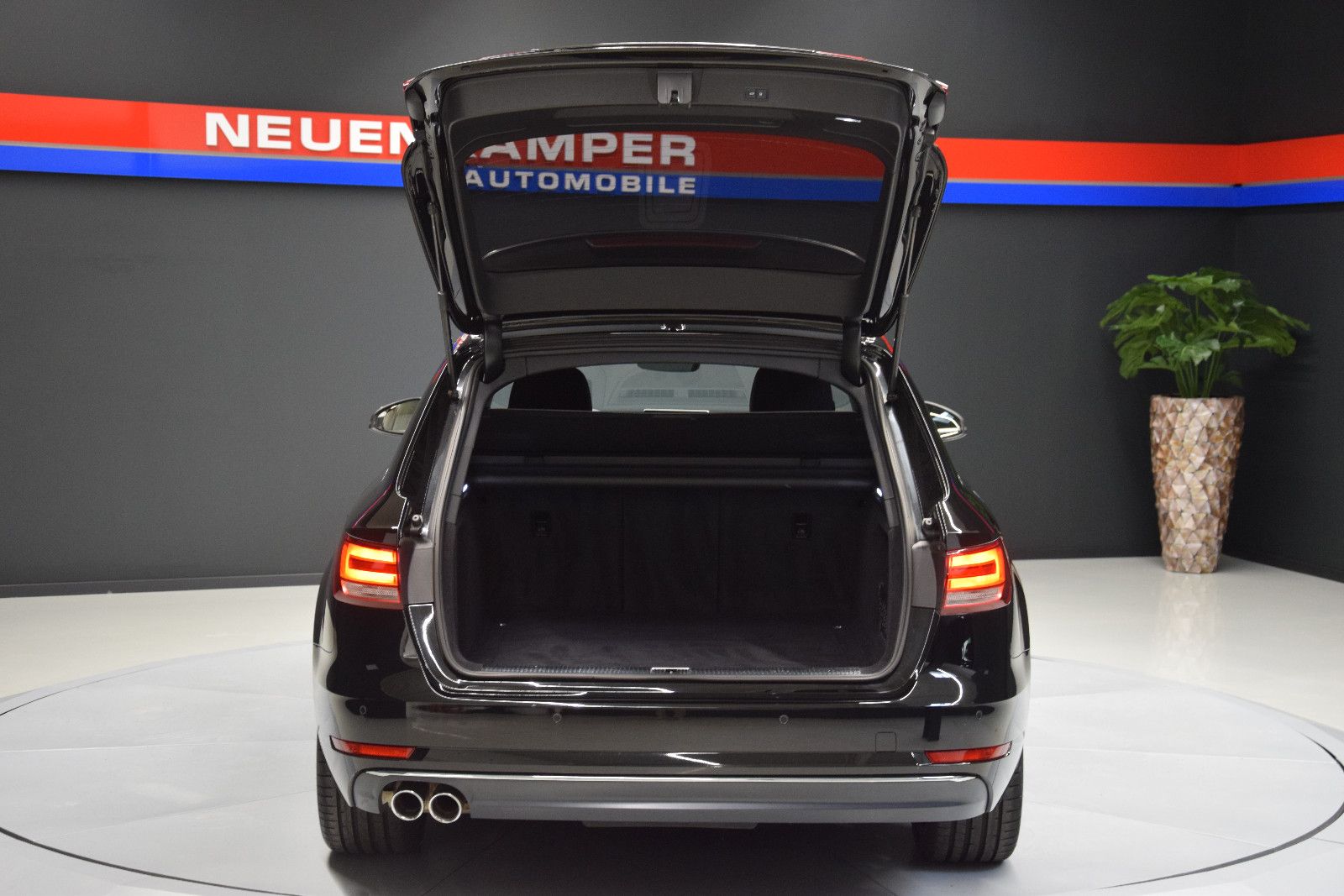 Fahrzeugabbildung Audi A4 Avant design HuD Kamera Bi-Xenon Virtual Temp