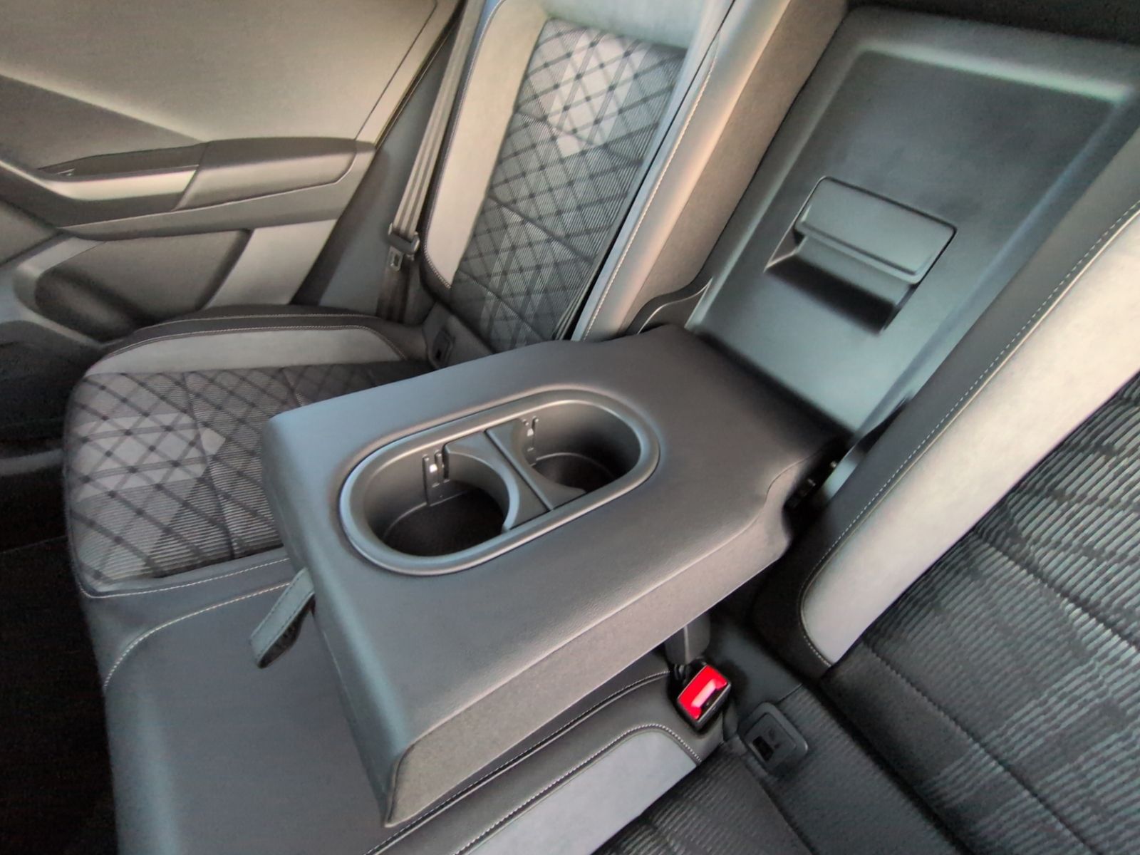 T-Roc 1.5 TSI DSG R Line ACC+KAMERA+APP