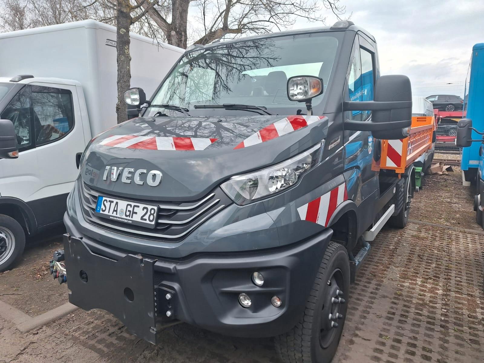 Iveco Daily 70S18HA8 WX Winterdienst mit Schneepflug