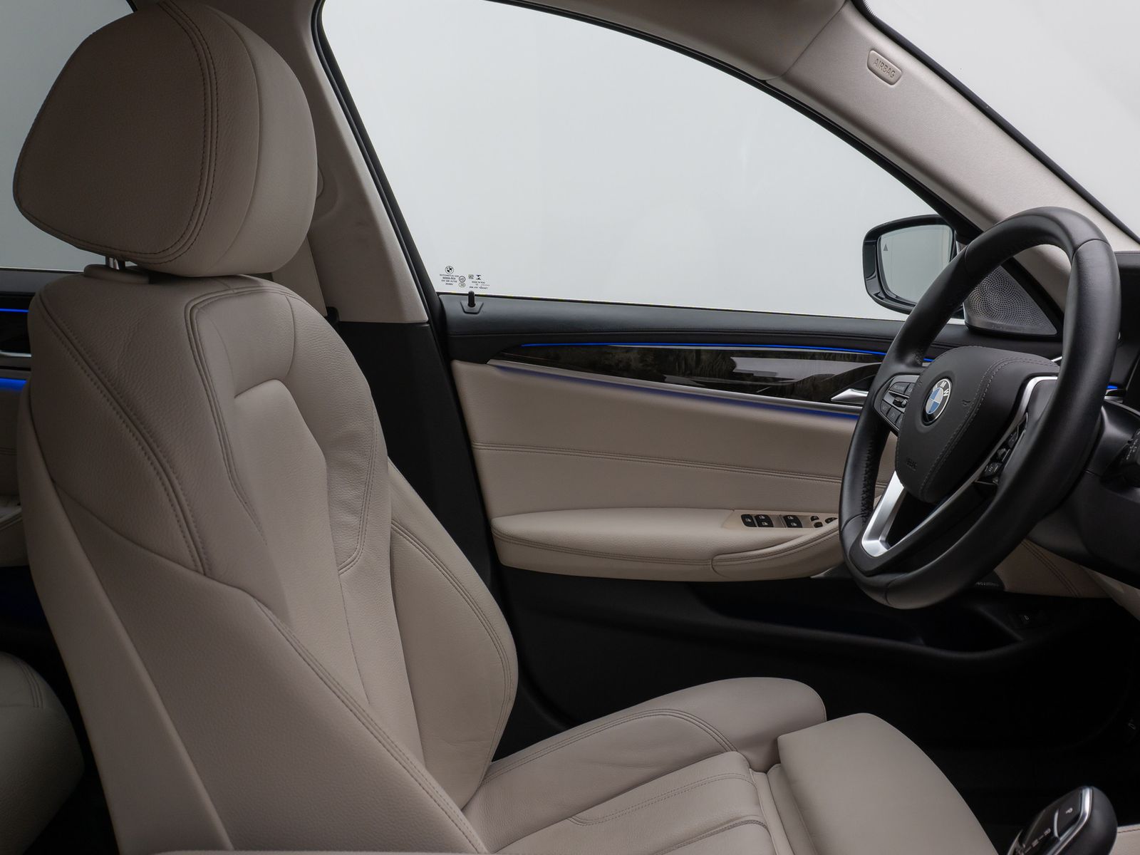 Fahrzeugabbildung BMW 520i Luxury Line Kamera HUD DAB B&W Alarm Sport