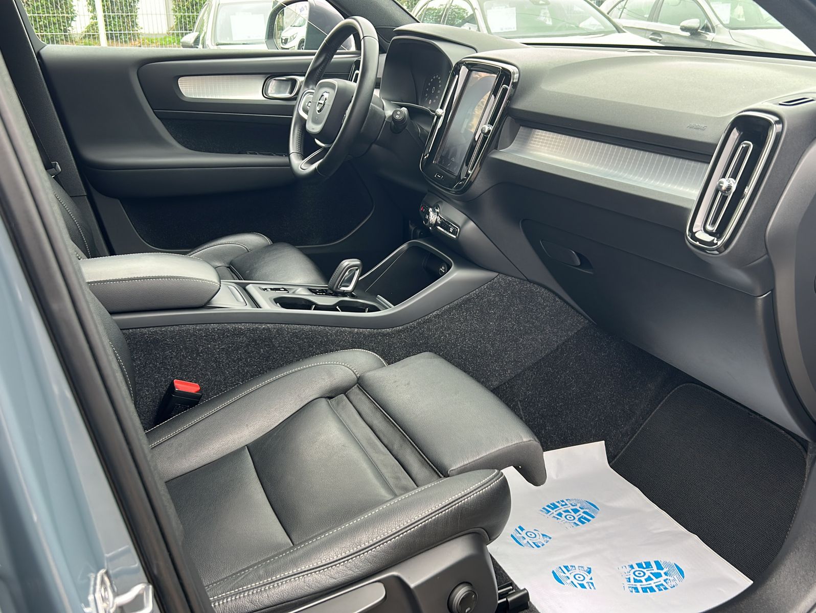 Fahrzeugabbildung Volvo XC40 D3 Geartronic Momentum Pro