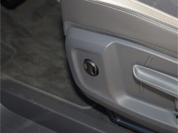 Volkswagen T7 Multivan Edition lang 2.0 TDI DSG AHK Navi Ka